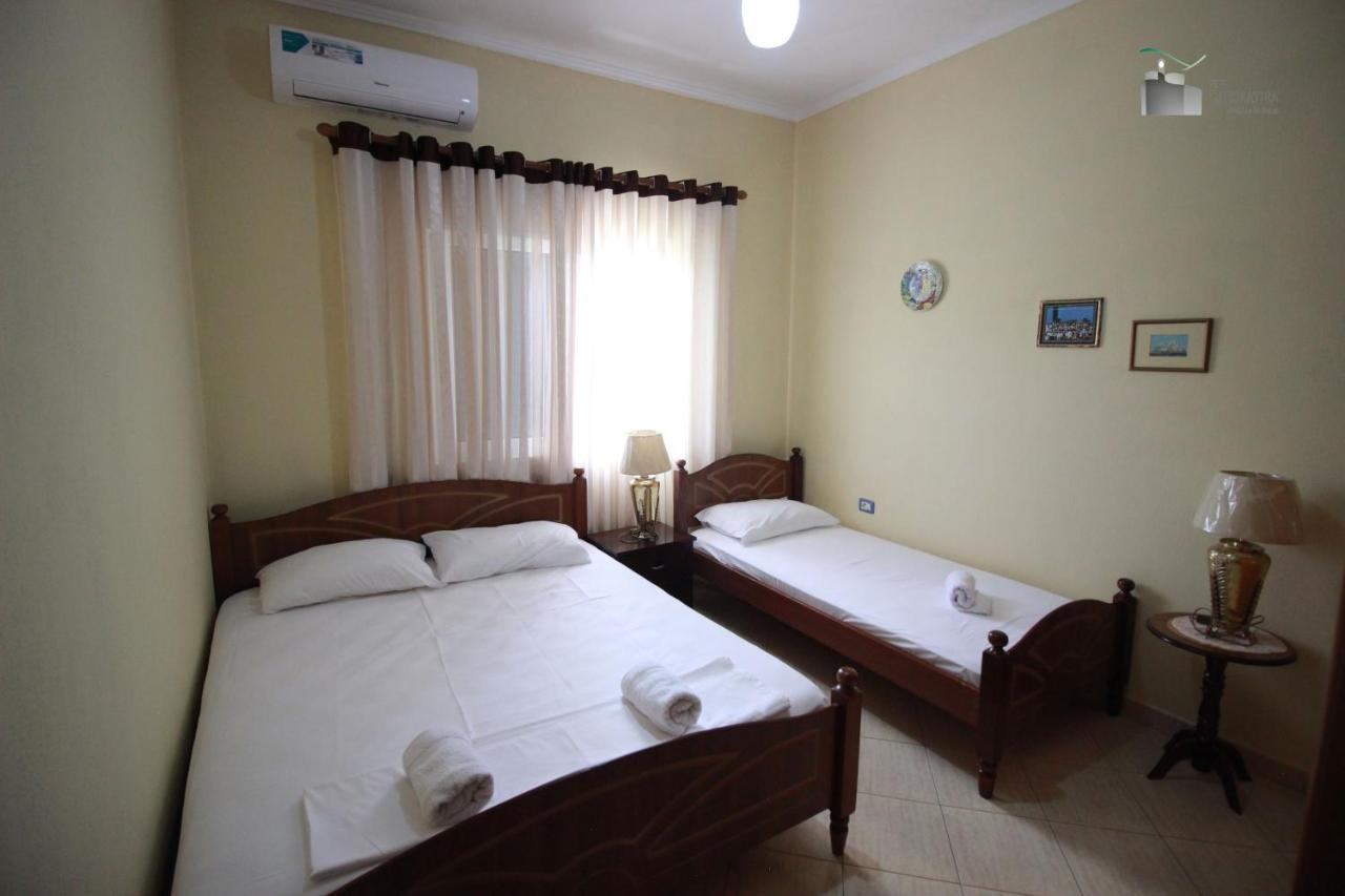 Honey-House “Kastrioti” Appartement Përmet Buitenkant foto