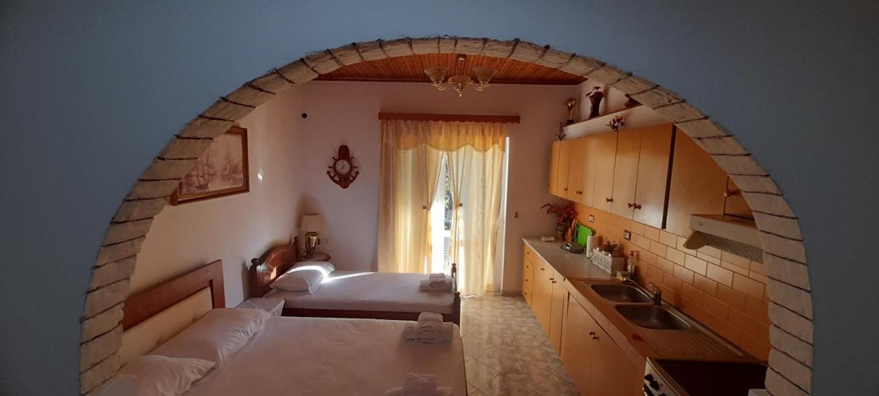 Honey-House “Kastrioti” Appartement Përmet Buitenkant foto