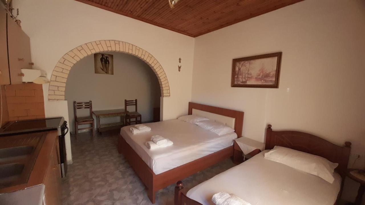 Honey-House “Kastrioti” Appartement Përmet Buitenkant foto